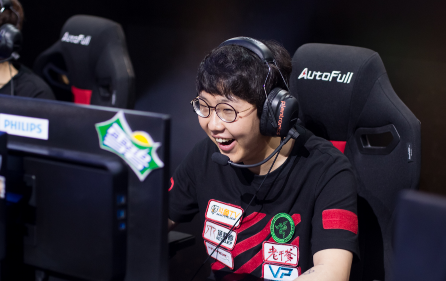 BRO险胜KT,Deft线上压制力十足焦点之战入围赛,锁定晋级资格 BRO险胜KT,Deft线上压制力十足焦点之战入围赛,锁定晋级资格