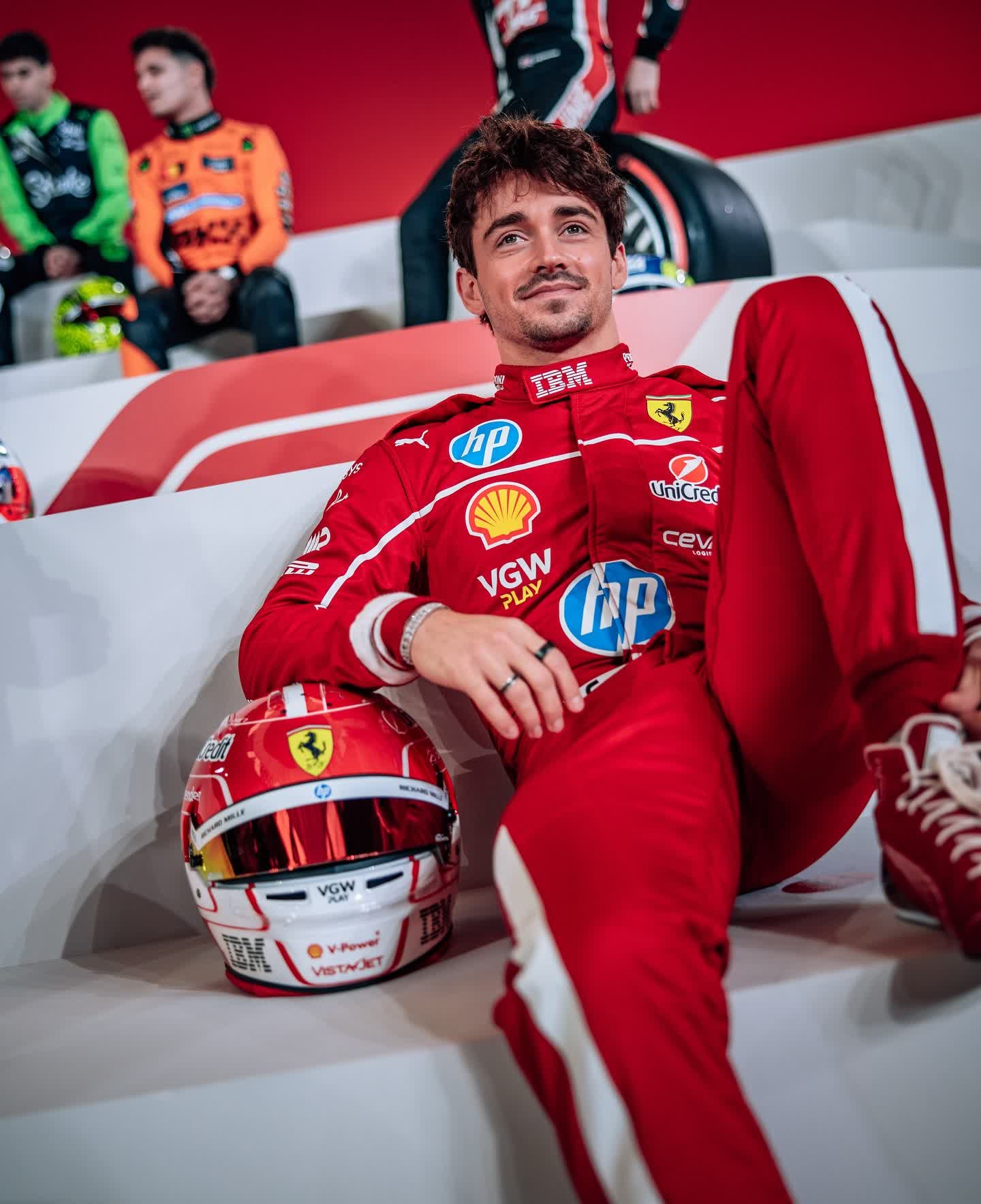 包含索伯车队轻取红牛车队，诺里斯刷新纪录的词条