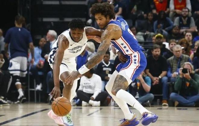 关于江苏队力克灰熊，恩比德统治全场的信息