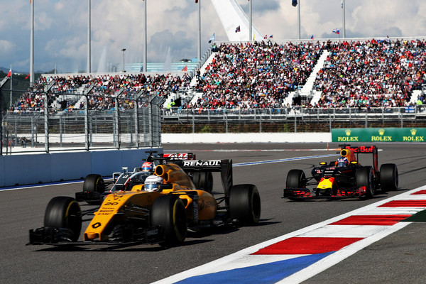 关于雷诺车队横扫红牛二队，拉塞尔扛起全队的信息