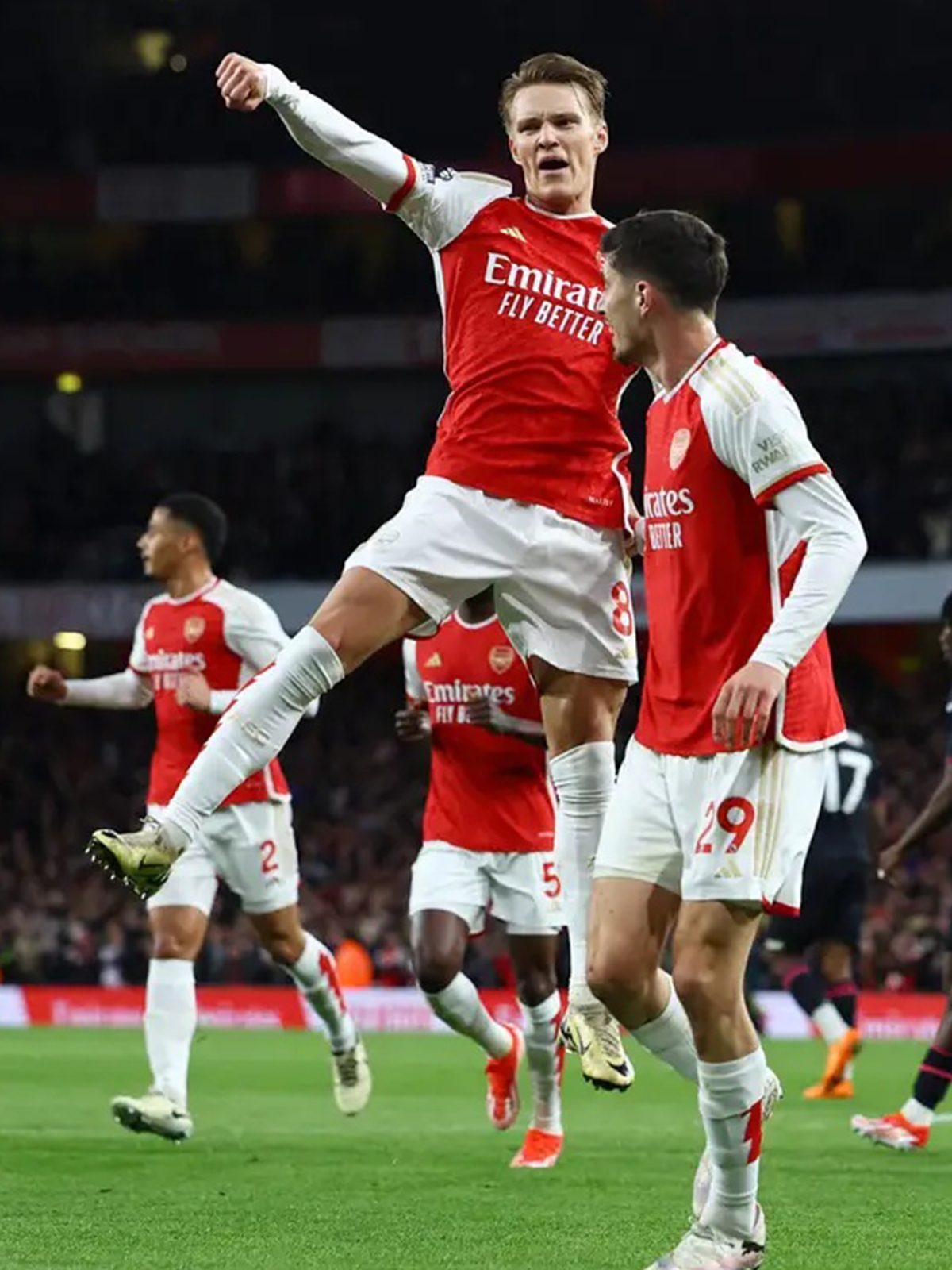 阿森纳险胜阿根廷，若日尼奥刷新纪录