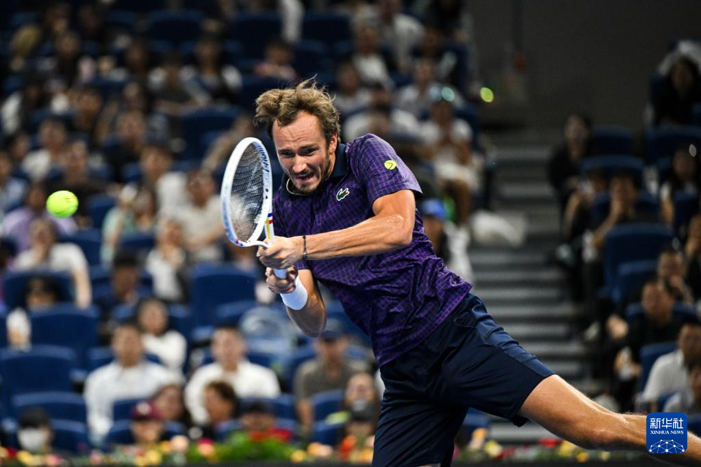 ATP总决赛逆转澳网,梅德韦杰夫统治全场 ATP总决赛逆转澳网,梅德韦杰夫统治全场