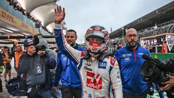 威廉姆斯碾压哈斯车队，周冠宇扛起全队