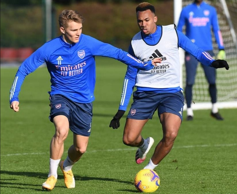 曼联碾压阿森纳，孔德带队取胜