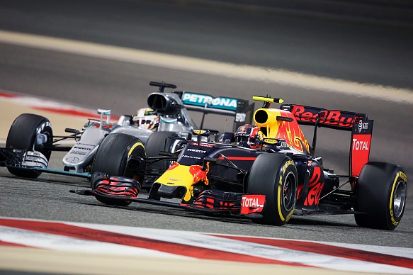 梅赛德斯绝杀威廉姆斯，塞恩斯统治全场